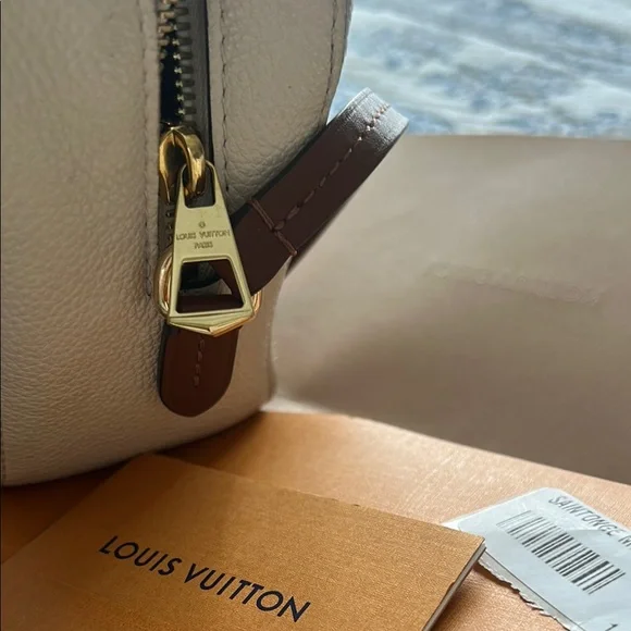 Louis Vuitton Cream Crossbody Bag - Picture 12 of 12
